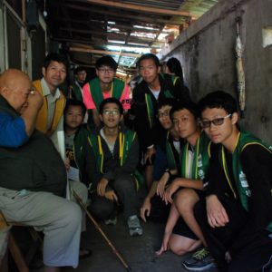 2016年12月嘉義妙喜分院會長與師兄弟們 一同與嘉義高中生命智慧研習社學生關懷獨居老人活動 2016年12月嘉義妙喜分院會長與師兄弟們
一同與嘉義高中生命智慧研習社學生關懷獨居老人活動