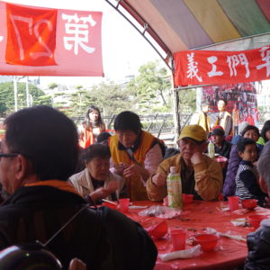 一句阿彌陀佛，一句關懷問候，溫暖人心
