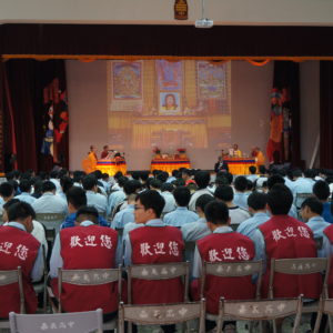 嘉中生命智慧研習社的志工同學協助維持秩序 嘉中生命智慧研習社的志工同學協助維持秩序