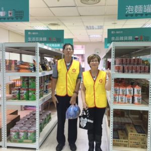 台北總會副會長沈小鳳女士及楊燕宏先生代表本會出席新竹市政府實物銀行開幕