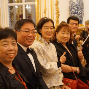 一般人無法進入的奧地利維也納列支敦士登親王金碧輝煌的古宮殿 (Palais Liechtenstein)，今天藉由冊封典禮，大家盛裝觀禮