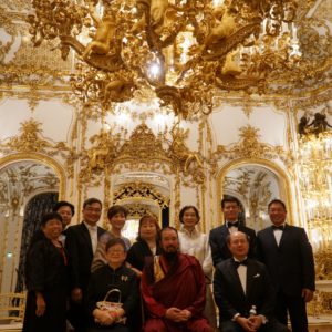 一般人無法進入的奧地利維也納列支敦士登親王金碧輝煌的古宮殿 (Palais Liechtenstein)，今天藉由冊封典禮，大家盛裝觀禮