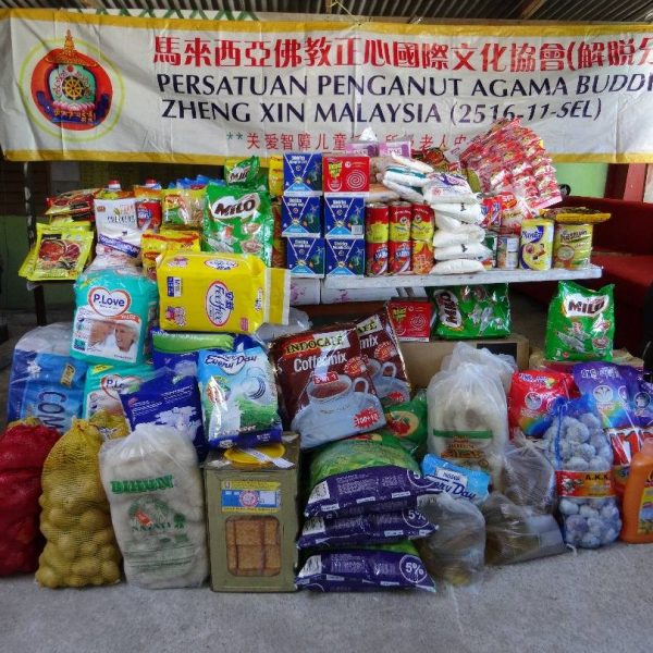世界佛教正心會馬來西亞解脫分院發起“2018新春關懷愛心活動”，贈送食品和用品予雪州士毛月的智障老人、兒童及殘障人士托兒所
