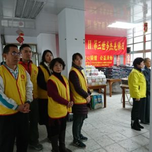 義工師兄姊一大早來到山腰上的大我新舍,關懷每一位榮民伯伯 義工師兄姊一大早來到山腰上的大我新舍,關懷每一位榮民伯伯