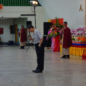 嘉義高中劉永堂校長到場致意，一進入這麼莊嚴肅穆的壇城，感受到諸佛菩薩的慈悲威神力，不可思議