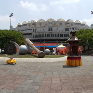 行動佛殿第三站27日來到天母棒球場,祈請 南無第三世多杰羌佛 南無本師釋迦牟尼佛,為國泰民安祈福,為世界和平祈福,為一切眾生祈福。 行動佛殿第三站27日來到天母棒球場,祈請 南無第三世多杰羌佛 南無本師釋迦牟尼佛,為國泰民安祈福,為世界和平祈福,為一切眾生祈福。