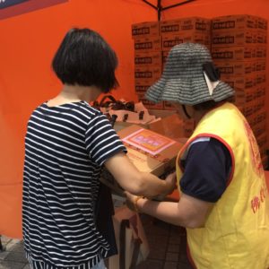 公益活動發送愛心物資關懷弱勢家庭 公益活動發送愛心物資關懷弱勢家庭