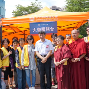 柯文哲市長與本會師兄姊合影留念 柯文哲市長與本會師兄姊合影留念