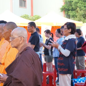 來自全台各地的民眾來參加世界佛教正心會行動佛殿活動，恭誦佛說阿彌陀經