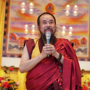 恆性嘉措仁波且陞致詞表示:感謝諸位貴賓今天蒞臨現場一同祈福,尤其是永昌里王朝益里長出了非常多的力。行動佛殿佛光遍照祈福法會就是集結眾人的力量,共聚善緣,讓大家都能安居樂業。身為佛教徒,我們要放下萬緣,才能安心無礙,身心愉快,今天也教導大家一起做深呼吸,吸進光明之氣,吐出烏黑濁氣,祈請 南無第三世多杰羌佛 南無本師釋迦牟尼佛 讓台灣祥和樂利、眾人身體健康,吉祥如意!如來正法大放光明,永久昌盛! 恆性嘉措仁波且陞致詞表示:感謝諸位貴賓今天蒞臨現場一同祈福,尤其是永昌里王朝益里長出了非常多的力。行動佛殿佛光遍照祈福法會就是集結眾人的力量,共聚善緣,讓大家都能安居樂業。身為佛教徒,我們要放下萬緣,才能安心無礙,身心愉快,今天也教導大家一起做深呼吸,吸進光明之氣,吐出烏黑濁氣,祈請 南無第三世多杰羌佛 南無本師釋迦牟尼佛 讓台灣祥和樂利、眾人身體健康,吉祥如意!如來正法大放光明,永久昌盛!