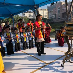 芸逸鼓樂表演藝術團團長率領所有鼓手上香禮佛 芸逸鼓樂表演藝術團團長率領所有鼓手上香禮佛