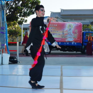 行動佛殿的祈福法會結合公益慈善演出，邀請表演團體以樂藝方式供佛，提供精采表演讓所有民眾及弱勢團體能夠近距離欣賞難得一見的藝文饗宴