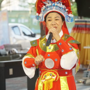 行動佛殿所到之處，除了祈福法會，還安排各地的表演團體進行慈善義演，以樂藝方式供佛!