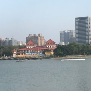 行動佛殿佛光遍照環島祈福法會 世界佛教正會行動佛殿前進大高雄!第24站抵達高雄物產館,12月21日到24日,行動佛殿佛光遍照環島祈福法會在高雄物產館後館前大碼頭舉辦祈福法會,為國泰民安、世界和平、一切眾生祈福,歡迎高雄地區諸位善信蒞臨法會現場,共沐佛恩。