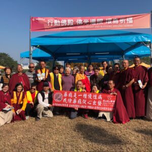 法務部台南地方檢察署、榮譽觀護人協進會，以「有我無毒反毒總動員」為主題擺攤，提醒現在毒品包裝精緻，經常夾帶在郵票、巧克力、咖啡等零食裡，民眾需特別當心。