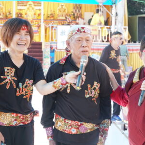左營果峰千歲太鼓團,最年長的團員96歲,精神奕奕一起參加表演 左營果峰千歲太鼓團,最年長的團員96歲,精神奕奕一起參加表演