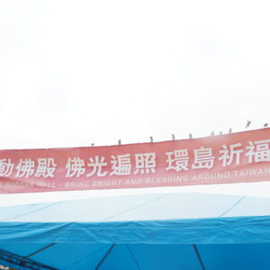 一群麻雀來法會現場一同恭誦佛說阿彌陀經 一群麻雀來法會現場一同恭誦佛說阿彌陀經