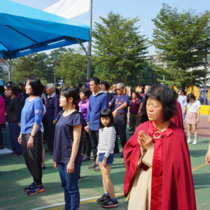 恭祝 H.H.第三世多杰羌佛日啟建法會 千人參加室外《觀音大悲感召加持法會》 行動佛殿仰仗 南無第三世多杰羌佛 南無本師釋迦牟尼佛無量的加持,廣結一切眾生的善念,令我們國泰民安、世界和平,所有眾生都能幸福吉祥,永遠光明昌盛。祈願一切眾生藉此殊勝因緣,都能皈依佛、法、僧三寶修學如來正法,究竟脫離生老病死輪迴的痛苦,在這五濁惡世的娑婆國土,唯有精進虔誠依止修學如來正法,才能即身了生脫死、往生淨土。