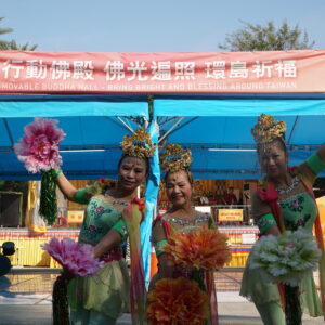 妙吉祥敦煌舞集成立於102年中秋，舞者都是佛教徒，本著以舞供養的佛教思維，以舞供養，以舞弘法