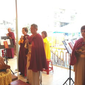 本會指導上師恆性嘉措仁波且帶領信眾一同恭誦佛說阿彌陀經 本會指導上師恆性嘉措仁波且帶領信眾一同恭誦佛說阿彌陀經