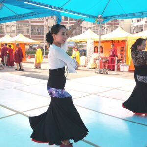 行動佛殿 樂藝供佛 舞人幫 舞人幫的兩位老師特別來到林園,以歡樂的佛拉明哥響板舞樂藝供佛