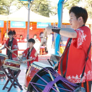 行動佛殿 樂藝供佛 -勁太鼓 大年初一到初六,行動佛殿邀請許多表演團體樂藝供佛慈善演出,感謝所有表演者過年期間來到屏東內埔提供精采演出