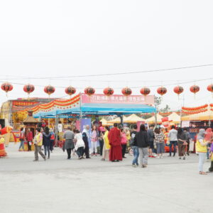 行動佛殿 佛光遍照 環島祈福法會第30站來到30周年慶的台灣燈會 世界佛教正心會 文殊院 行動佛殿 佛光遍照 環島祈福法會在宗教燈區正對面(卡丁車館旁),歡迎所有賞燈會民眾來到行動佛殿上,禮拜三寶佛,瞻仰佛陀舍利。佛陀舍利是極為神聖珍貴之物,是2500年前釋迦牟尼佛入涅槃荼毗所遺留下的聖物,供養頂禮佛陀舍利福報無邊。