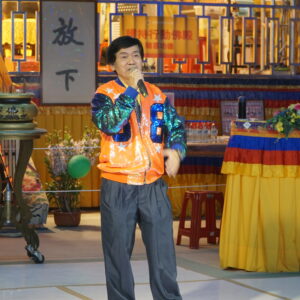 行動佛殿 樂藝供佛 歌手金鑽龍 「世界佛教正心會 行動佛殿 佛光遍照 環島祈福法會」的「鬧元宵慶祝晚會」,邀請眾多表演團體到屏東大鵬灣樂藝供佛慈善演出!同時佛菩薩加持大眾善信,共賞觀覽藝文饗宴。