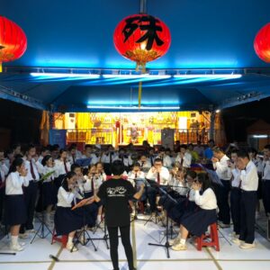 行動佛殿 樂藝供佛 南榮國中口琴團 世界佛教正心會 行動佛殿 佛光遍照 環島祈福法會第30站來到屏東大鵬灣台灣燈會,邀請表演團體來到燈會現場樂藝供佛,參與難得殊勝勝會