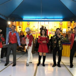 行動佛殿 樂藝供佛 平衡藝團-曾光弘&小羅&蔡一懌&阿寶,涂政弘&莊順進&凌啓銄&陳薪蕾 世界佛教正心會 行動佛殿 佛光遍照 環島祈福法會第30站來到屏東大鵬灣台灣燈會,邀請表演團體來到燈會現場樂藝供佛,參與難得殊勝勝會