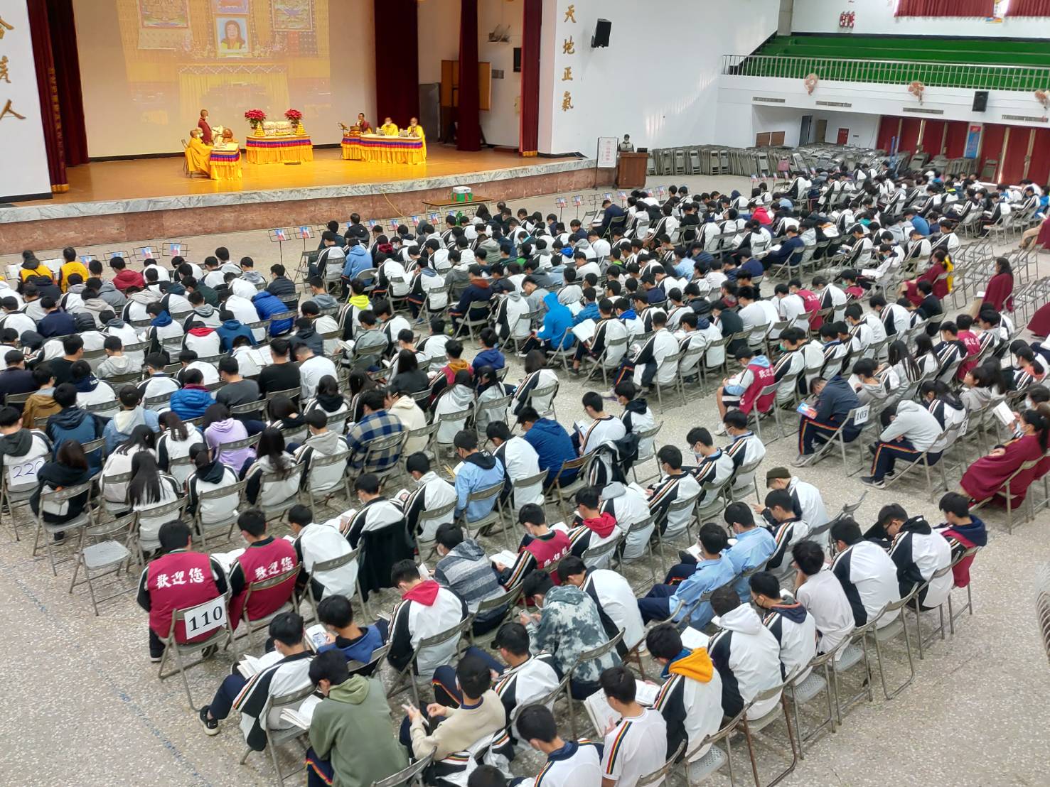 2021年嘉義高中祈福法會，祈請世界佛教教皇南無第三世多杰羌佛護佑加持學生們考試順利金榜題名