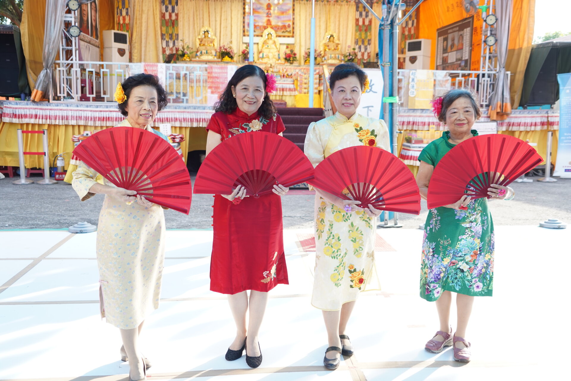 行動佛殿115站台南白河，台南富強婆媽手語班公益演出