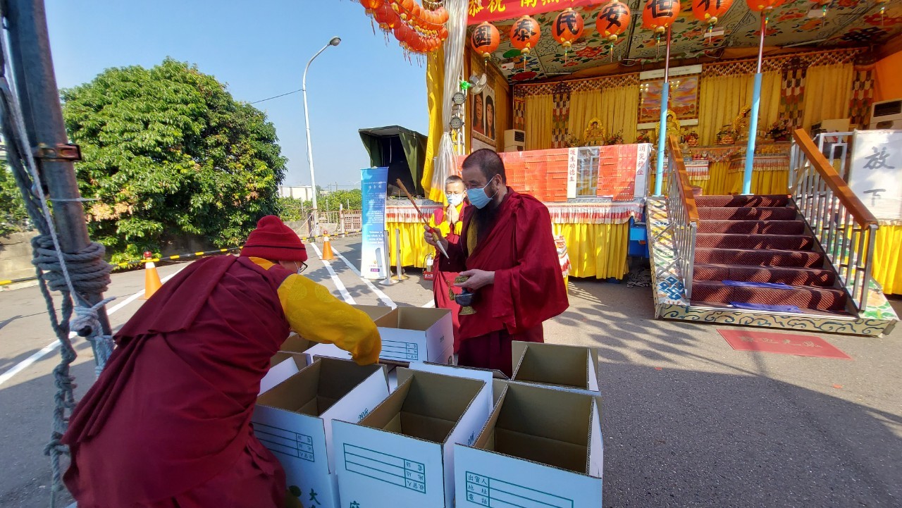 行動佛殿119站臺南麻豆恭祝 第三世多杰羌佛日，上師加持放生地龍