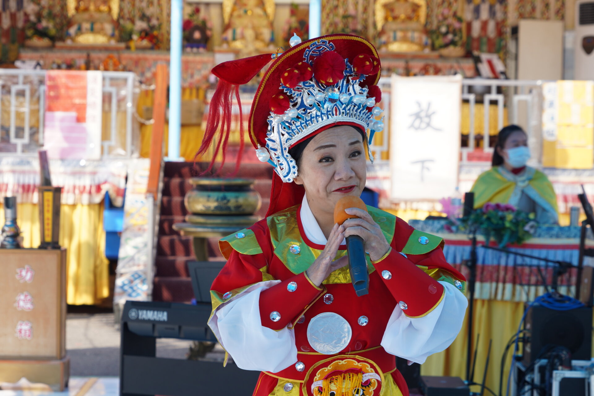 行動佛殿124站嘉義布袋漁港，正心表演藝術團劉榮鳳以戲曲公益演出