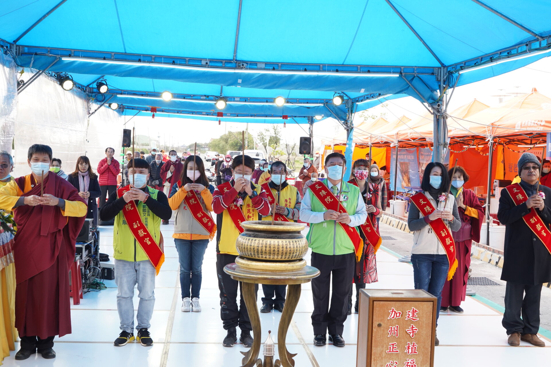 行動佛殿118站台南七股，帶領貴賓上香祈福