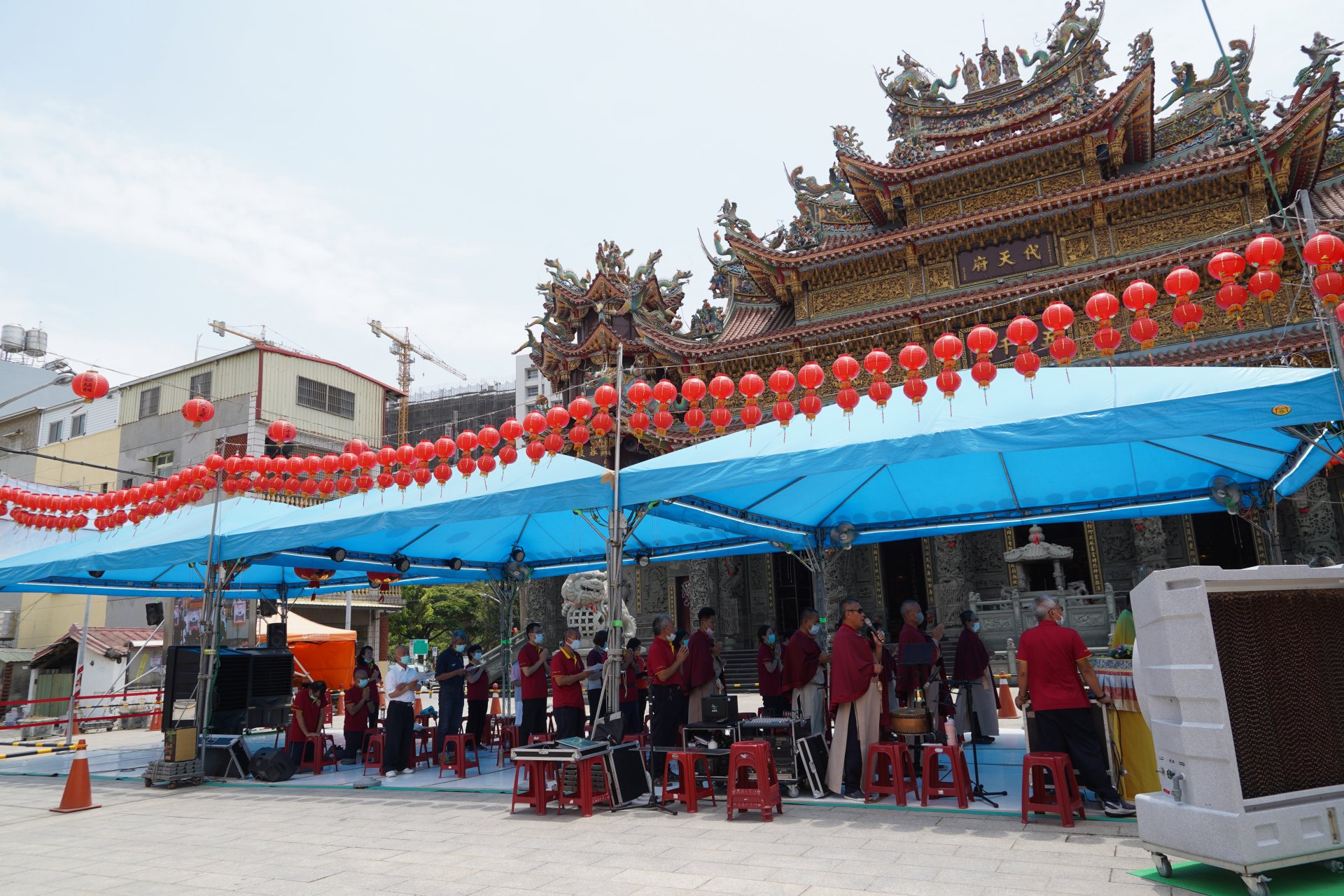 行動佛殿132站駐錫高雄楠梓援中港代天府，一連四天舉辦誦經祈福法會