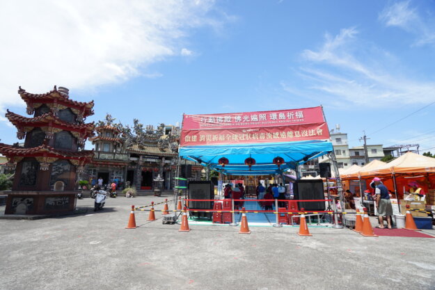 行動佛殿135站高雄大樹三鳳宮旁廣場一連四天舉辦誦經祈福法會