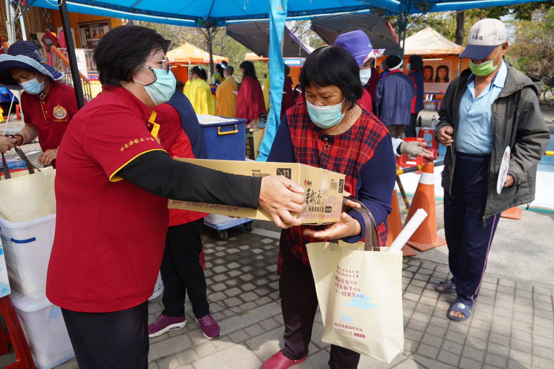 行動佛殿147站屏東九如，本會募集十方愛心關懷弱勢家庭