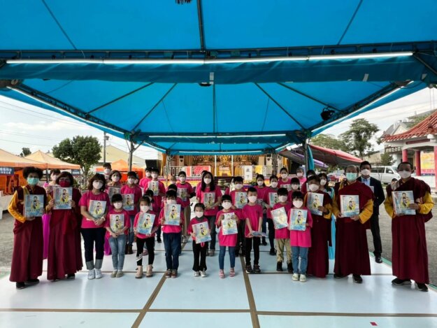 行動佛殿148站屏東鹽埔，大眾共同祈請佛陀.佛母回轉人間