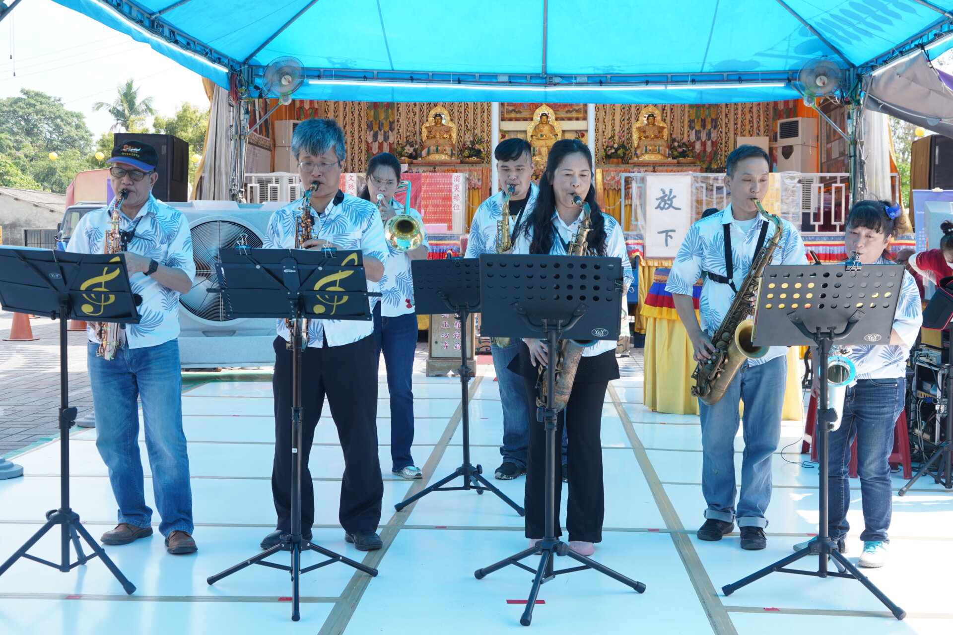 行動佛殿154站屏東新園，薩瓦迪卡薩庫斯風樂團樂藝供佛