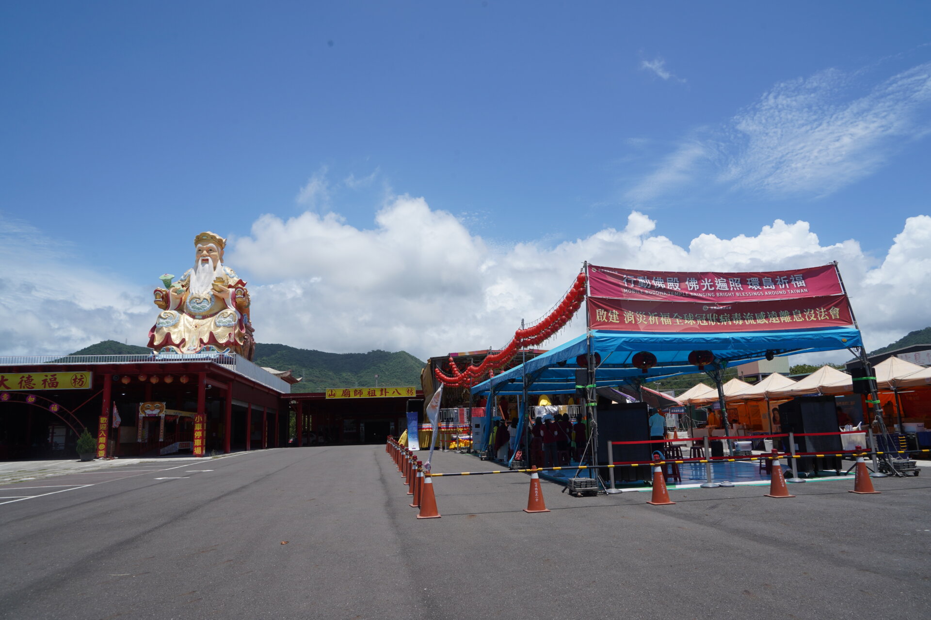 行動佛殿156站屏東枋山，眾多信眾參加誦經法會