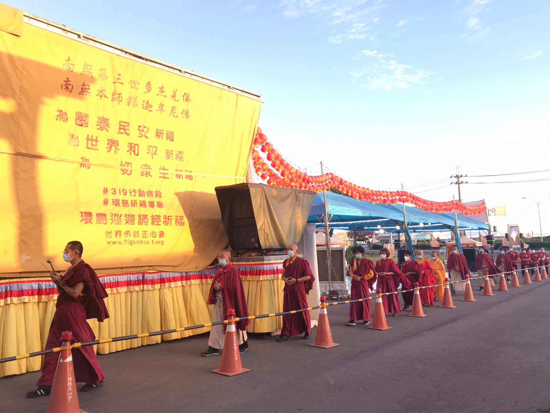 行動佛殿156站屏東枋山，週五法會信眾繞佛