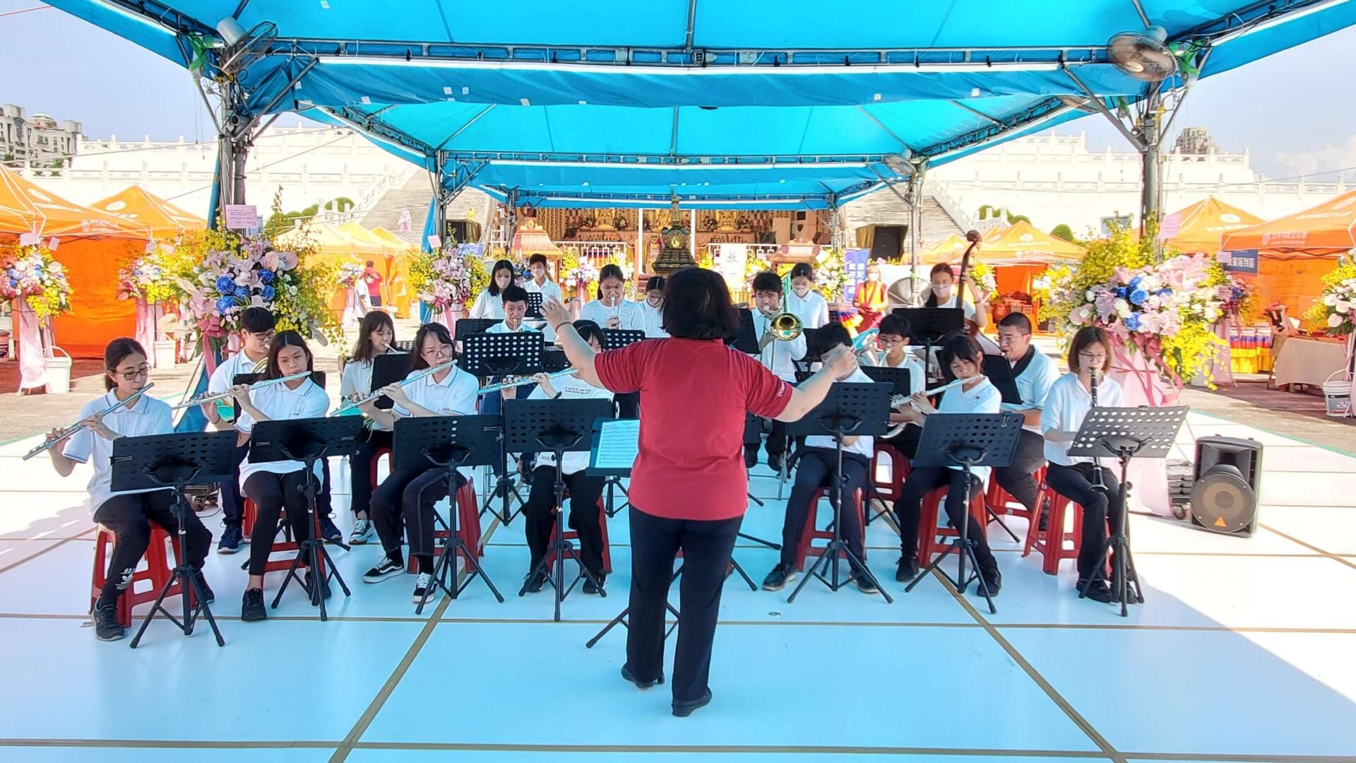 行動佛殿168站圓滿大法會，台北市民生國中管樂團樂藝供佛