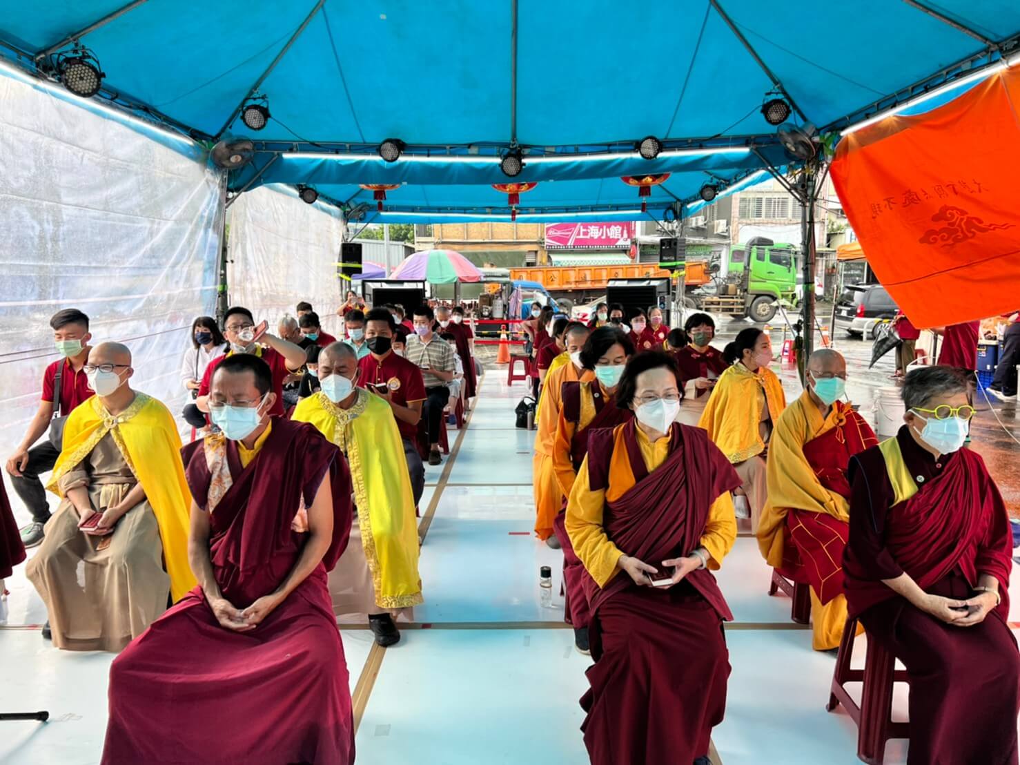 行動佛殿166站新北八里廖添丁廟，眾多信眾參加誦經法會