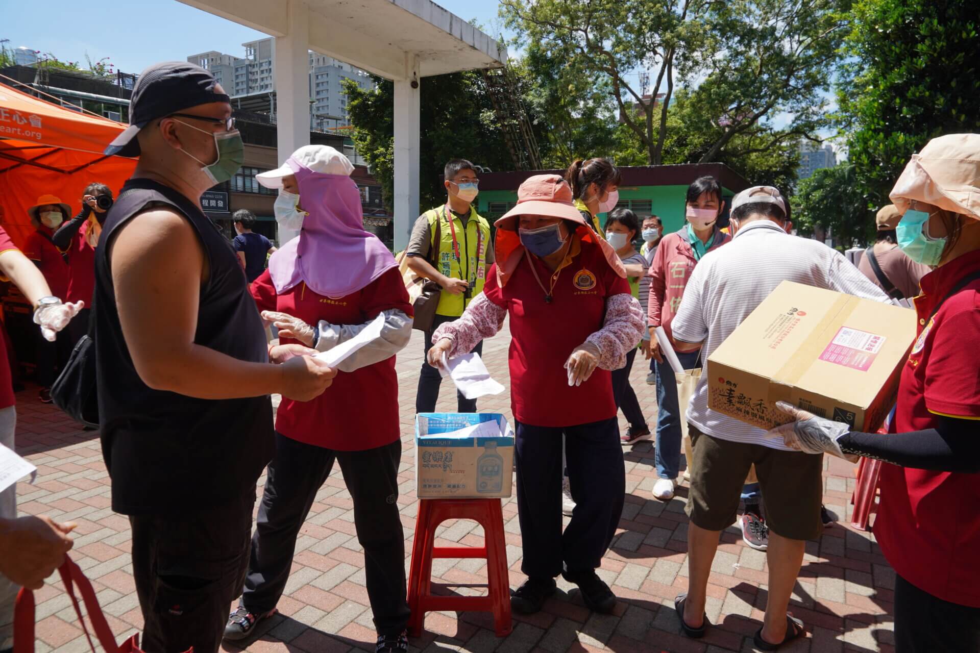 世界佛教正心會啟建地藏法會，本會發送物資給弱勢家庭