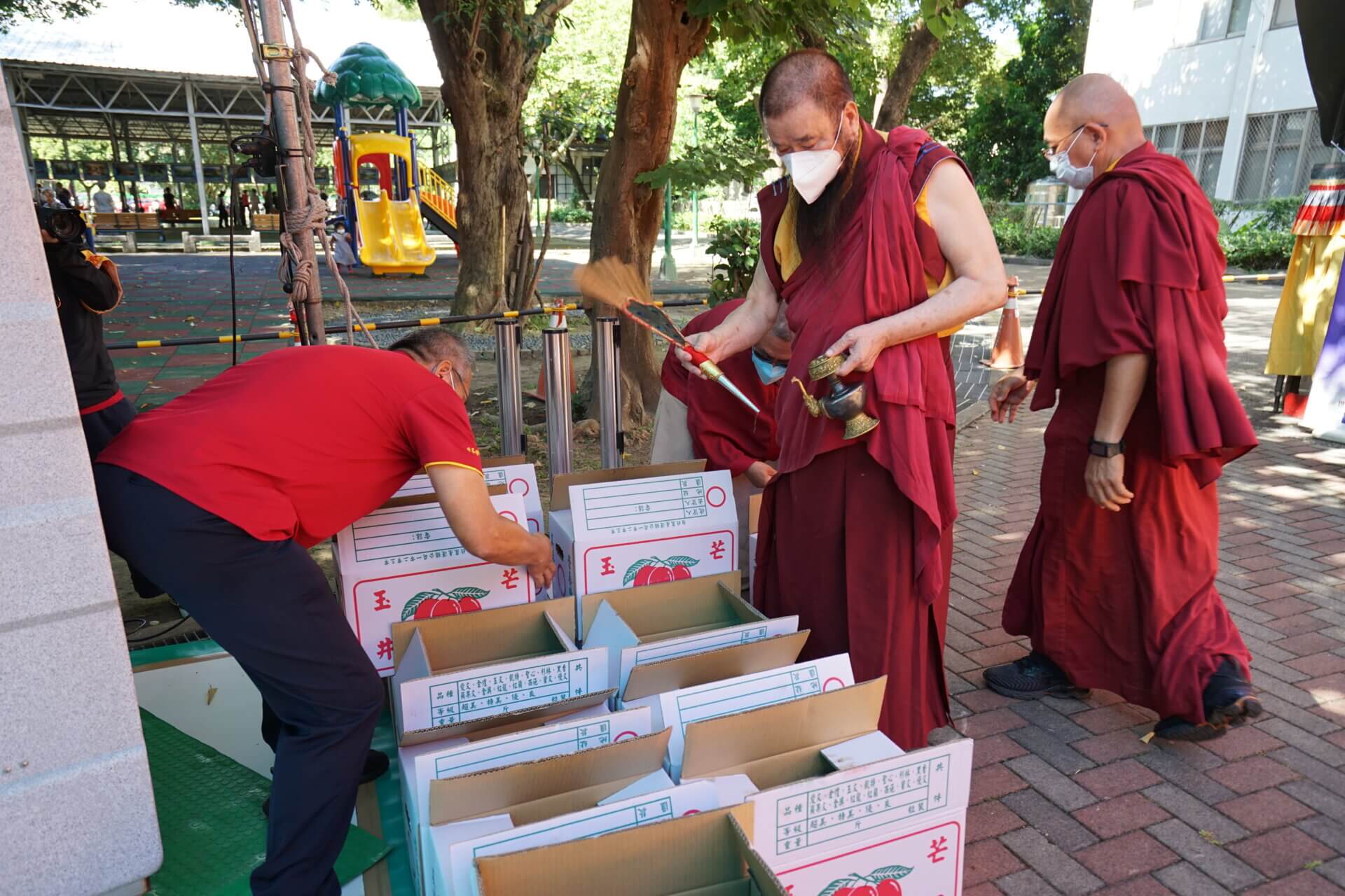 世界佛教正心會啟建地藏法會，本會指導上師恆性嘉措仁波且法水加持放生地龍