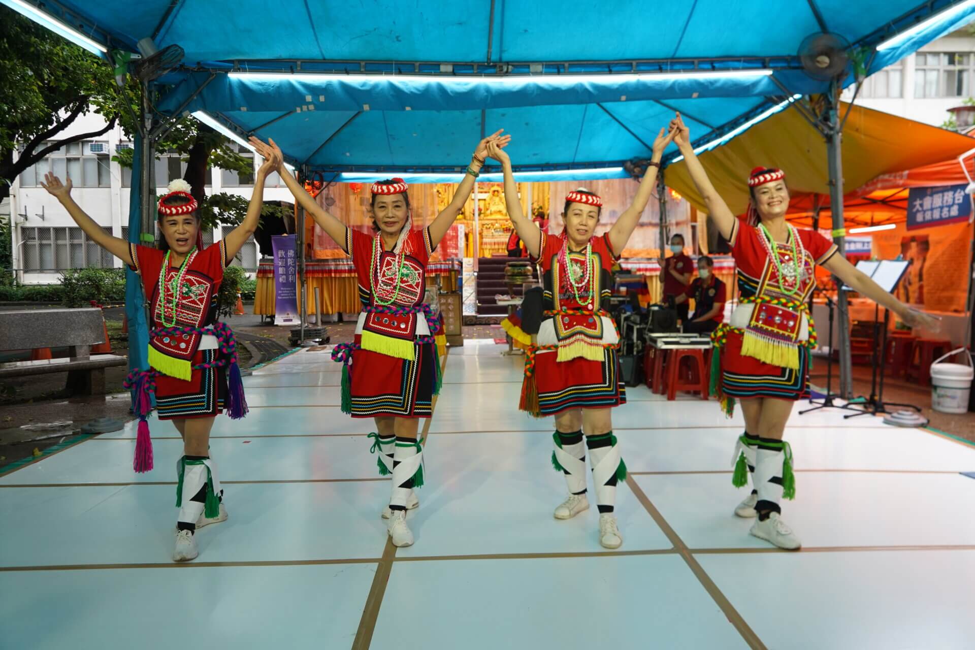世界佛教正心會於板橋舉辦觀世音菩薩吉祥日法會，原音舞蹈團樂藝供佛
