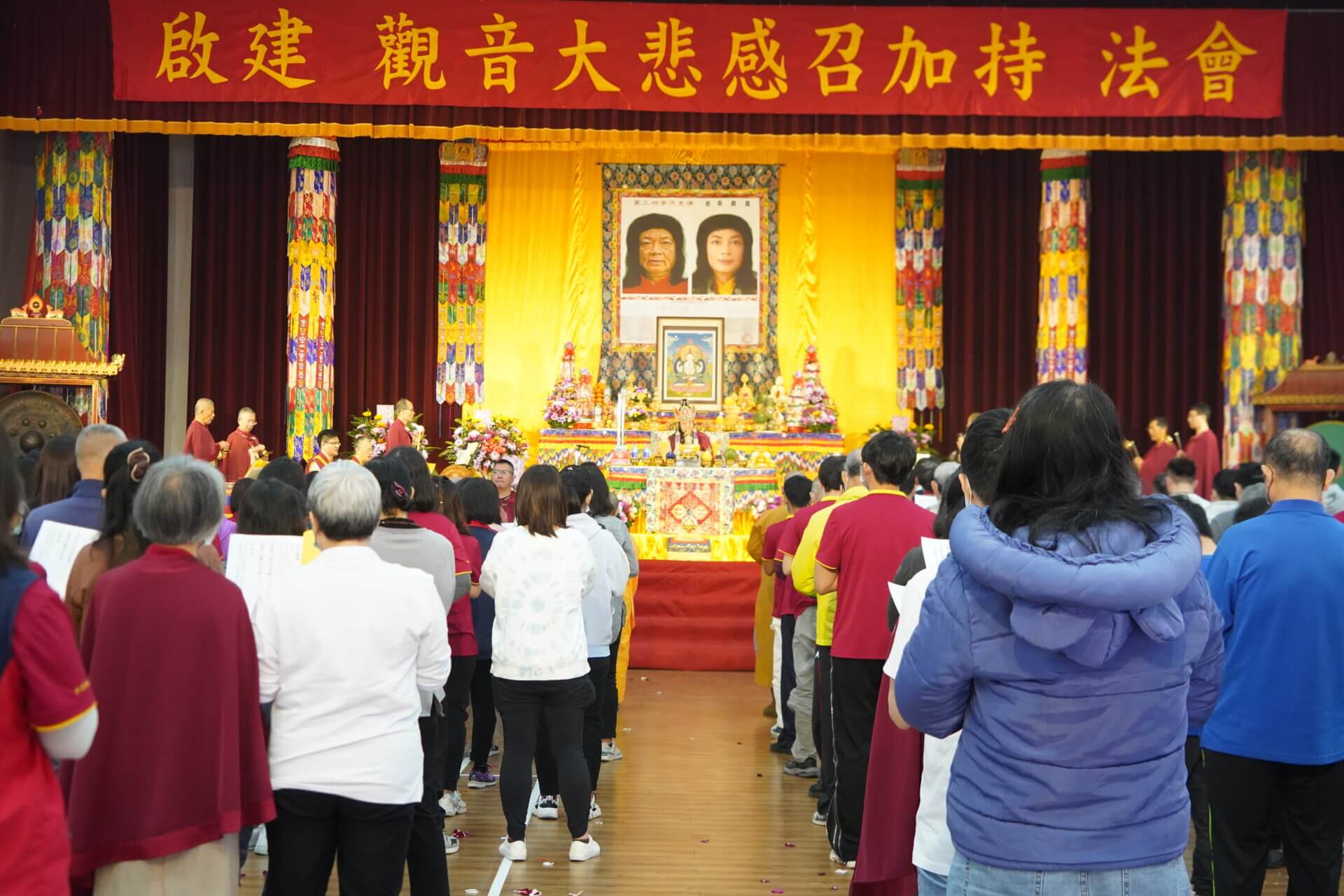 世界佛教正心會於3月11日假嘉義高中樹人堂舉辦《啟建 觀音大悲感召加持法會》，來自各地的信眾接受加持