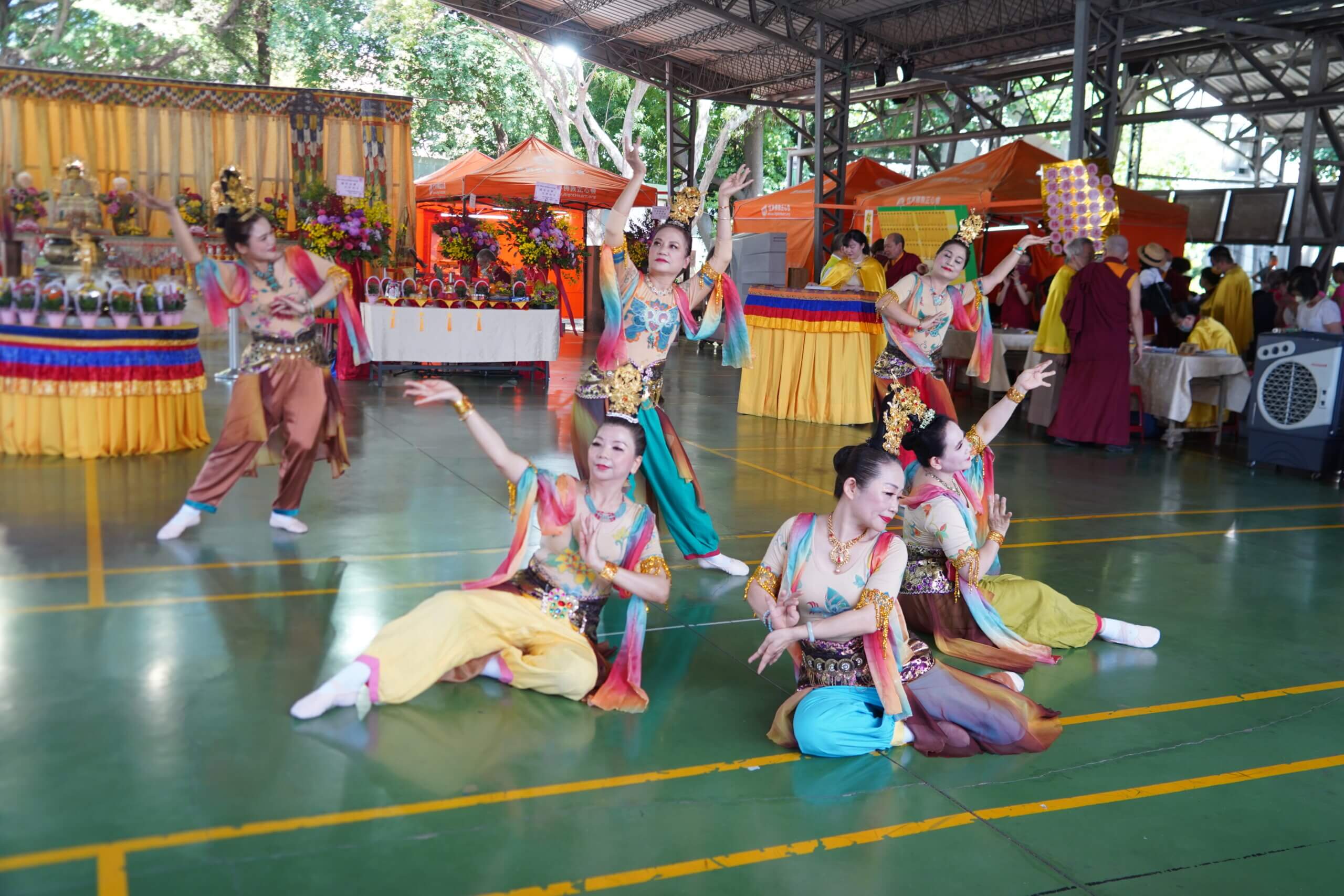 世界佛教正心會於板橋舉辦浴佛法會，豫和舞耘舞團樂藝供佛
