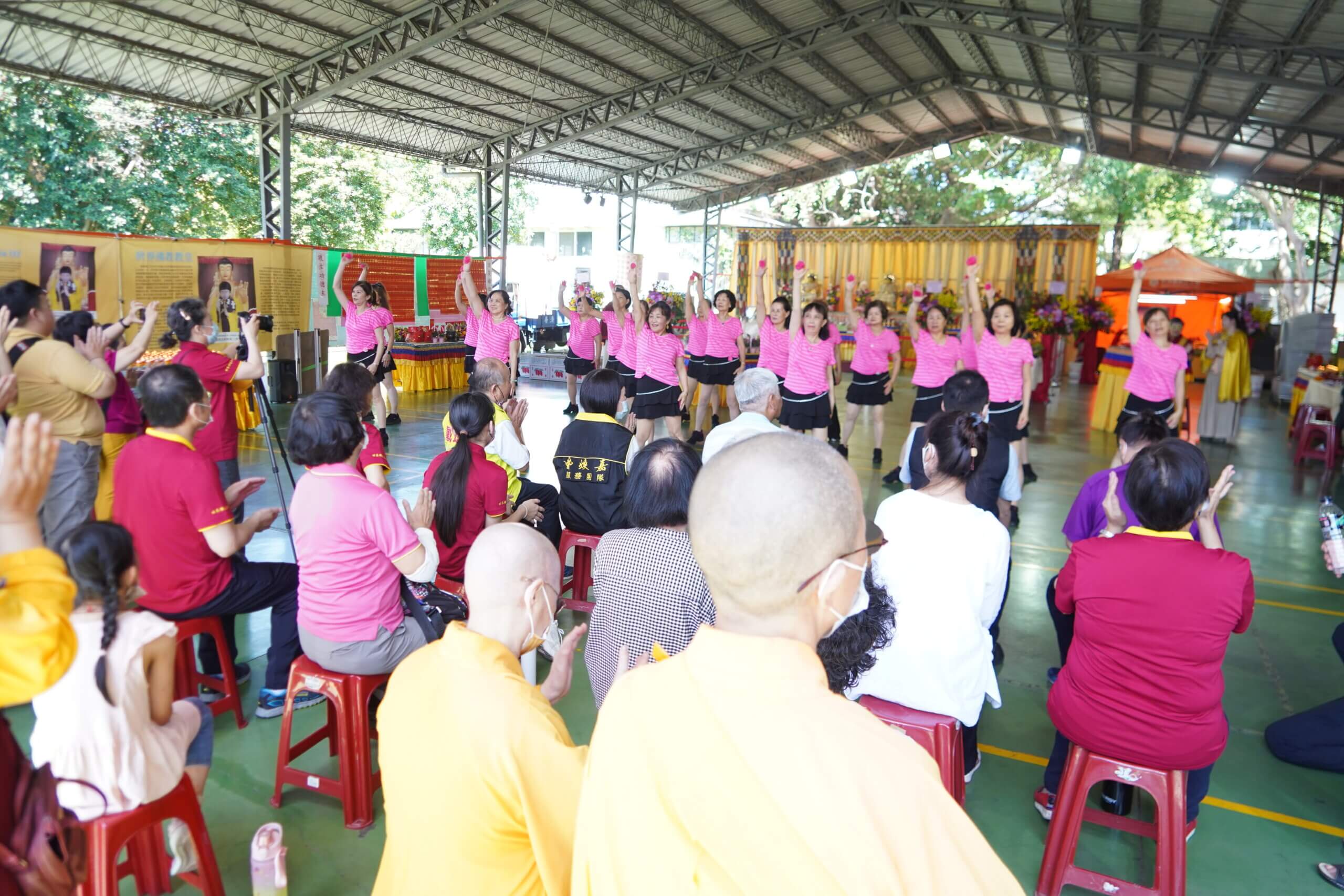 世界佛教正心會於板橋舉辦浴佛法會，大安社區發展協會舞蹈班樂藝供佛